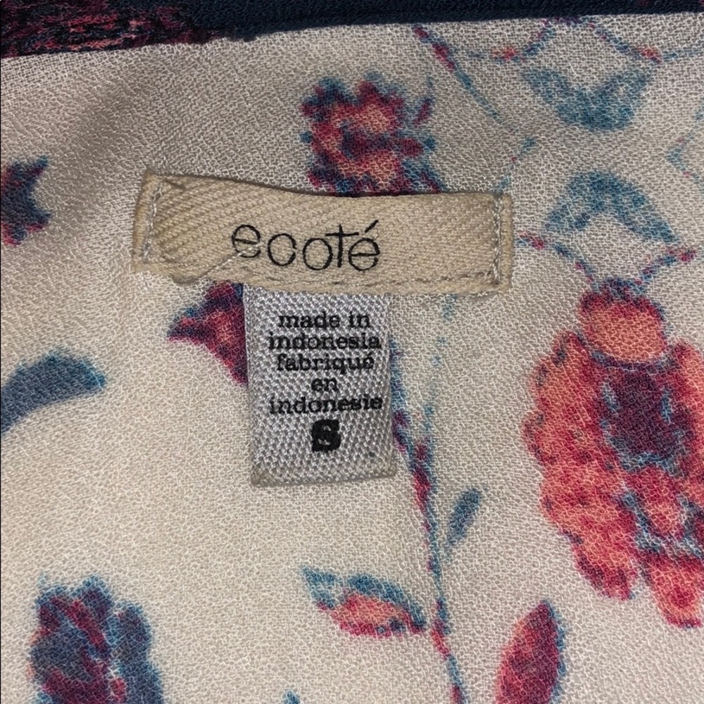 Long Sleeve Patterned Tee - Picture 5 of 5